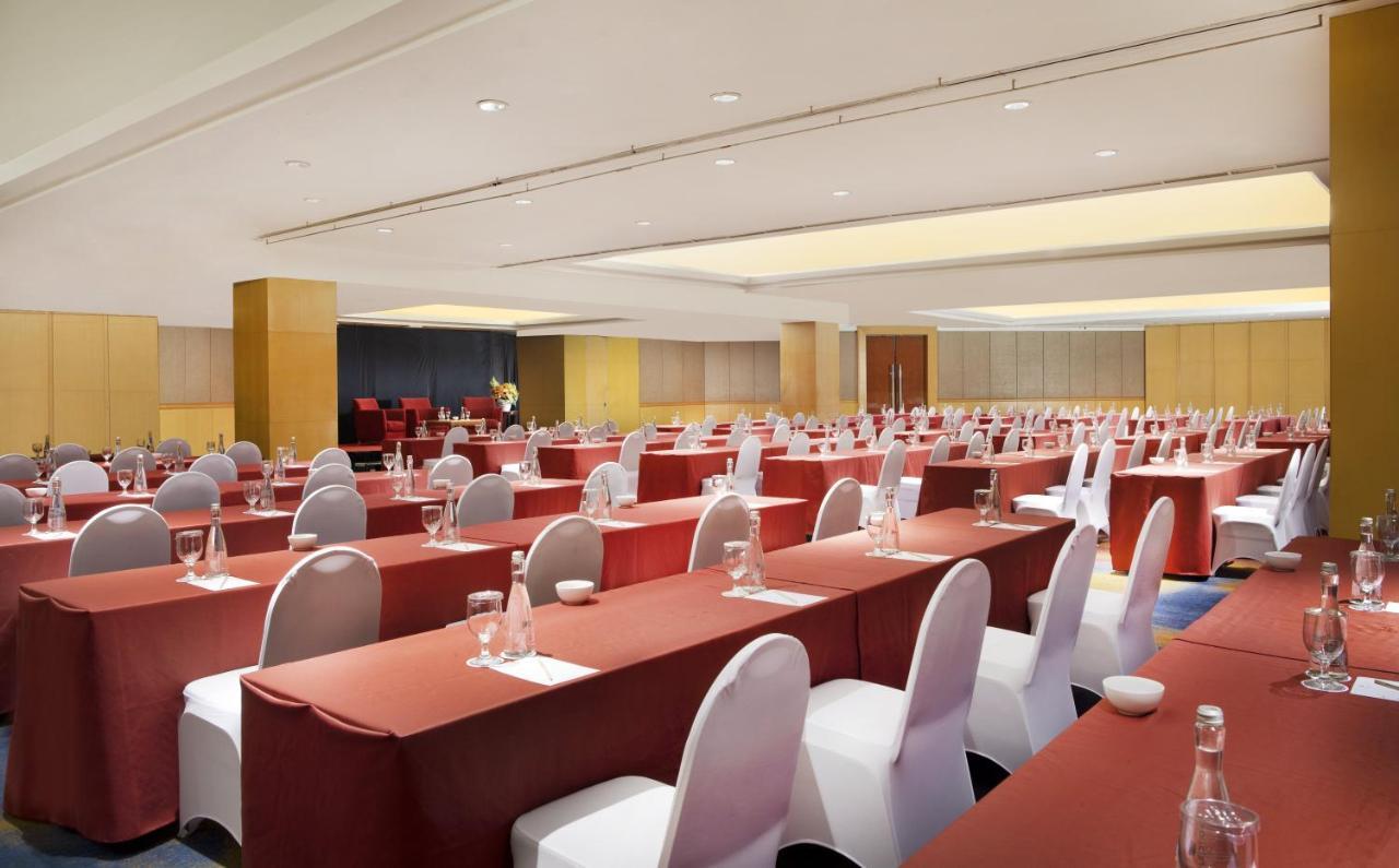 Hotel Ciputra Jakarta Managed By Swiss-Belhotel International מראה חיצוני תמונה